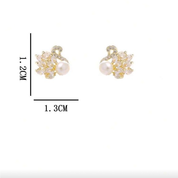 Elegant Gold plated and Silver Swan Pearl Earrings nwt - Picture 5 of 6